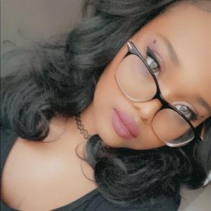 Meet your Posher, Nadja